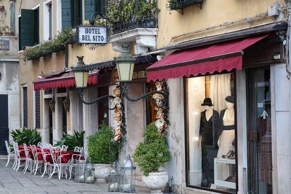 Trouvez la toile parfaite pour votre store banne dès maintenant